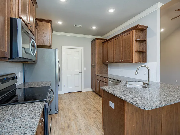 214 Alder St — Photo 7