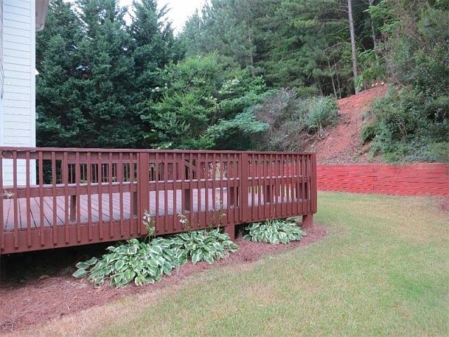 2nd image of 770 Gates Ln