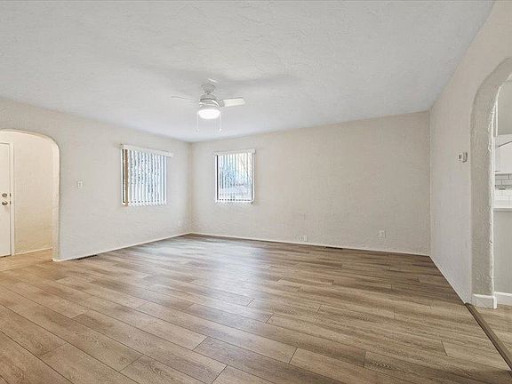 3rd image of 4014 N Maple St