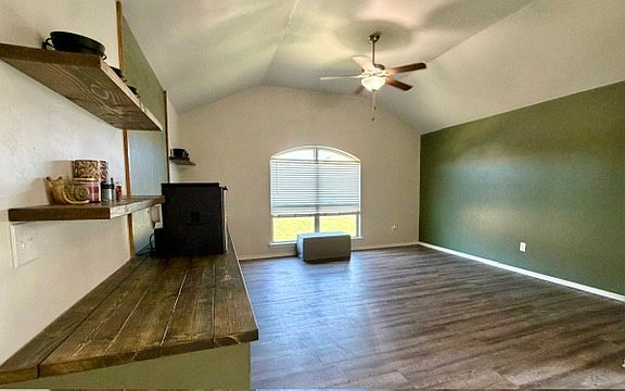 4th image of 1109 Hickory Creek Dr