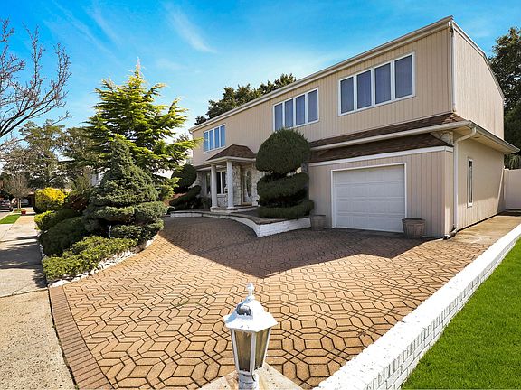 2nd image of 581 Jerome Ct