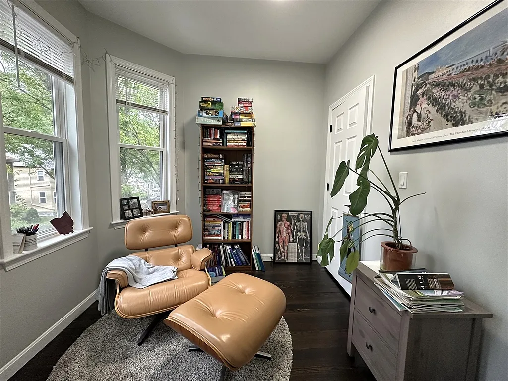 3 bed, 1.0 bath, 1100 sqft, $3,400 — Photo 3