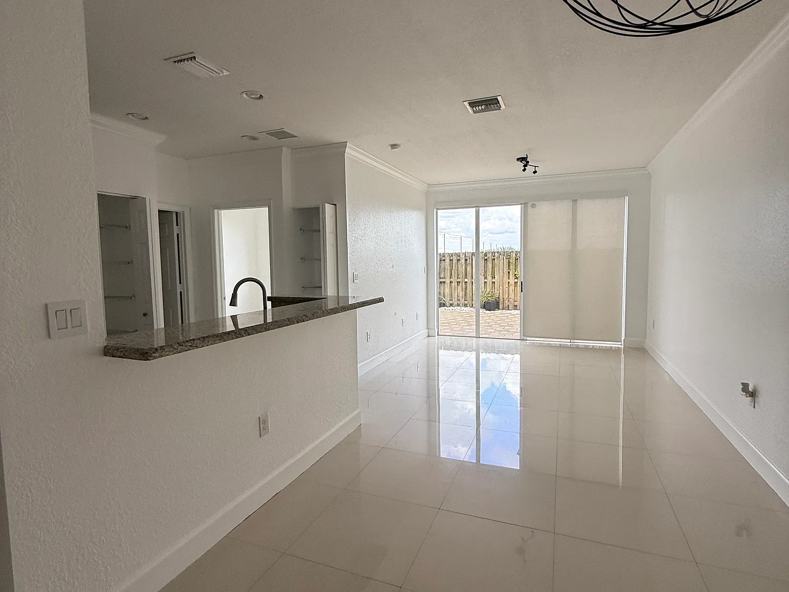 4 bed, 1932 sqft, $3,600 — Photo 3