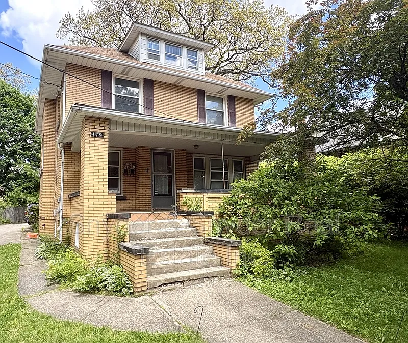 5 bed, 2.0 bath, 2222 sqft, $1,595 — Photo 1
