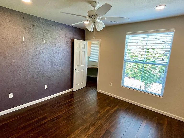 1012 Vessona Cir — Photo 11