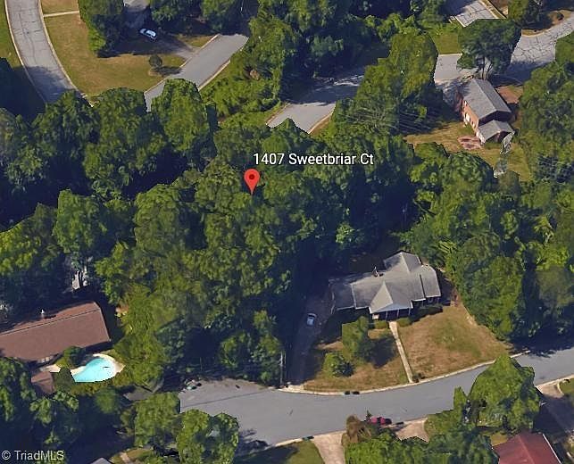 2nd image of 1407-1409 Sweetbriar Ct