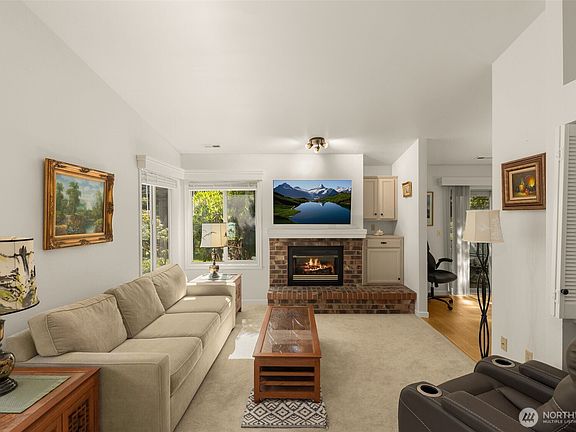4th image of 16010 Village Green Dr Unit A