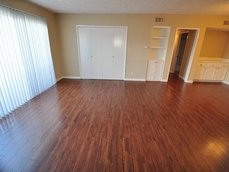 25052 Walnut St — Photo 7