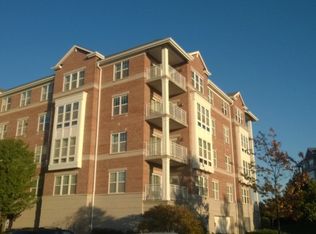 101 Pointe Dr #209, Northbrook, IL 60062