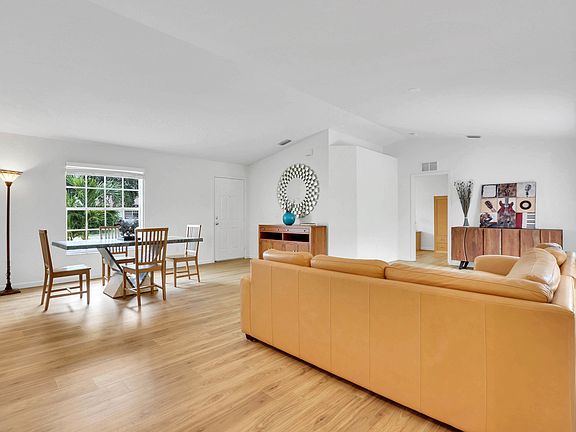 4th image of 1962 SE Dranson Cir