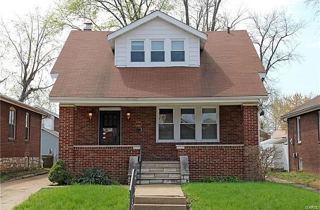 Great 2 story home in a desirable area!
