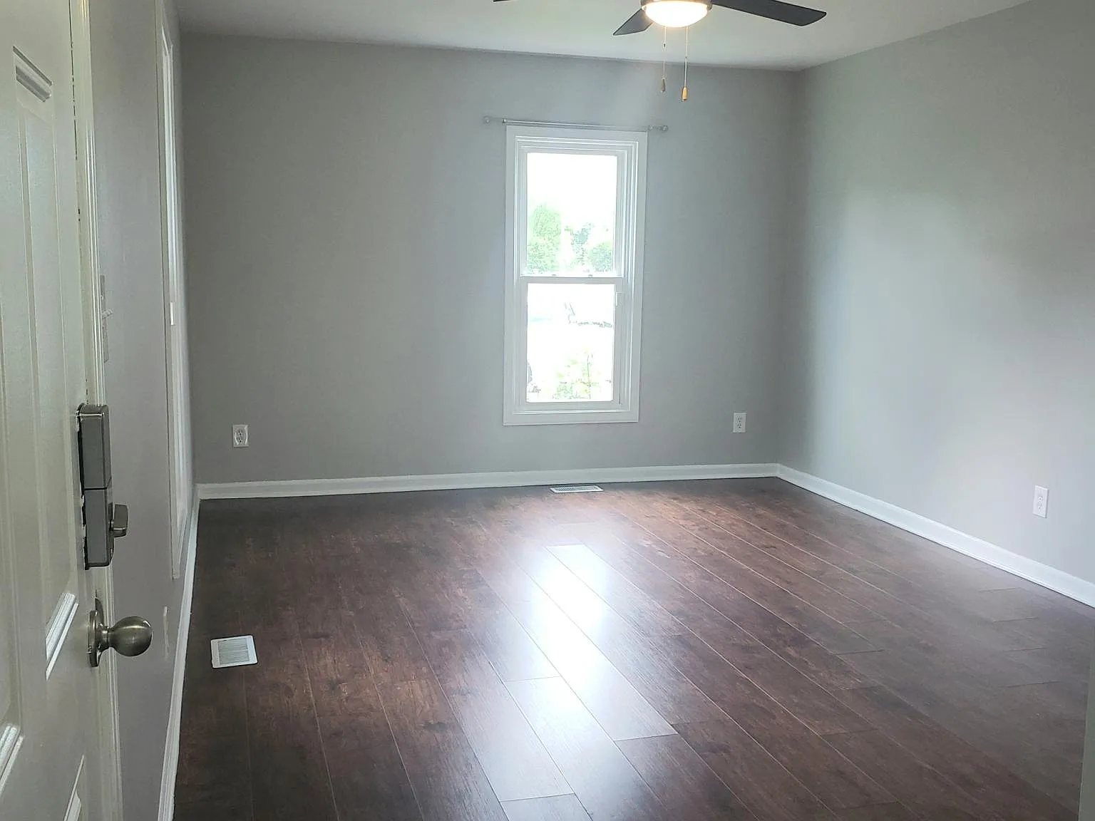 3 bed, 1250 sqft, $1,845 — Photo 2