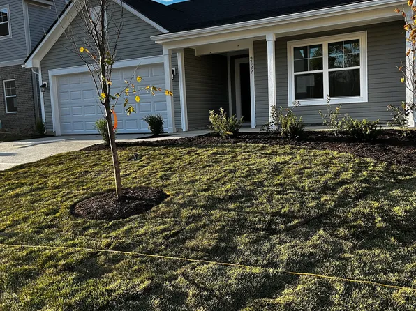 2822 Emerald St, Indianapolis, IN 46268