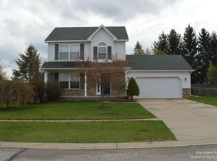 762 Vincent St, Pinckney, MI 48169