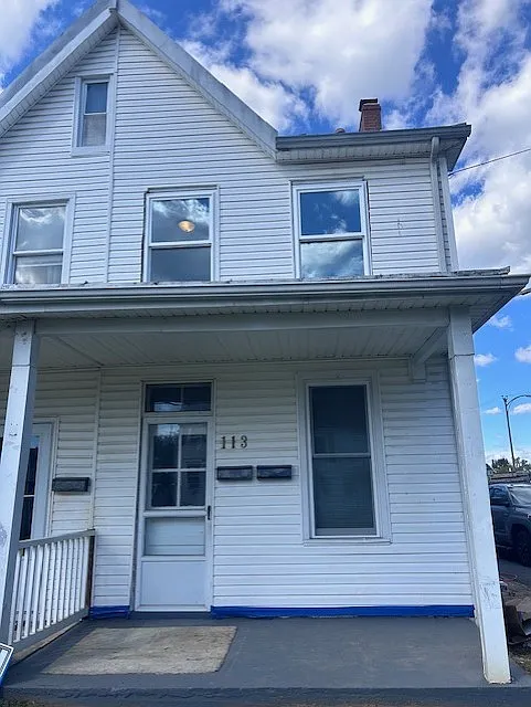 113 S Jefferson St 
2nd Fl Apartment