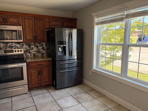 5th image of 213-1 Hurley Rd