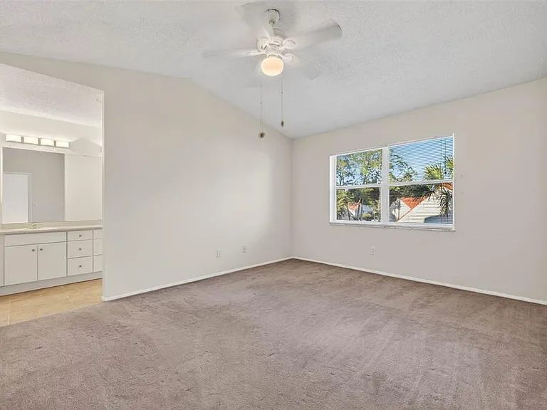 4843 Napoli Ct NE — Photo 17