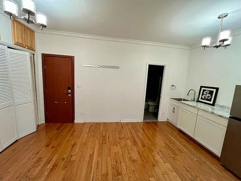 1077 Dean St #2R — Photo 12