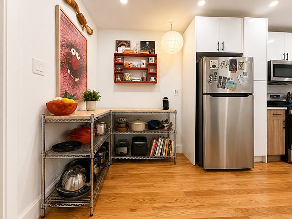 5th image of 476 Gates Ave #3F
