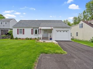 124 Chestnut Hill Dr, Liverpool, NY 13088