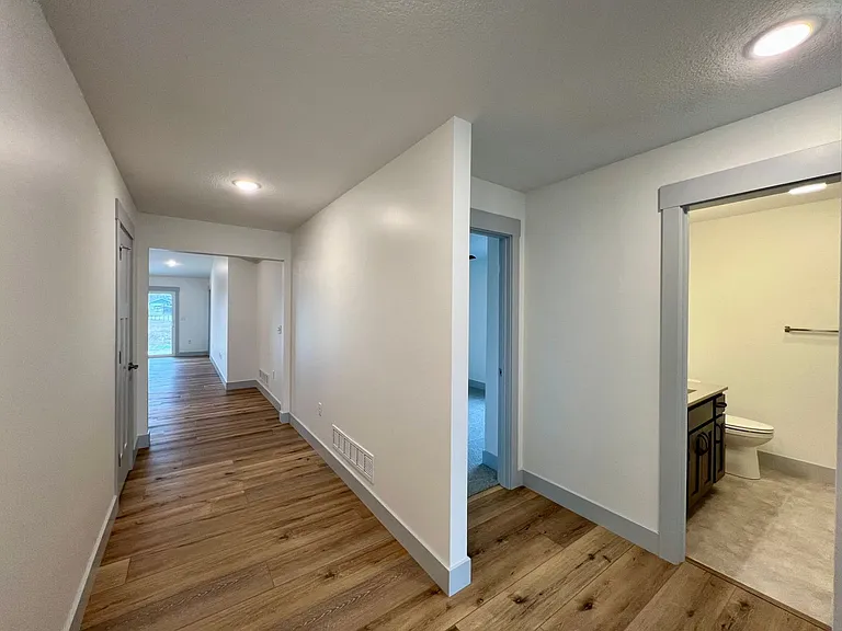 4650 Pierce Dr — Photo 18