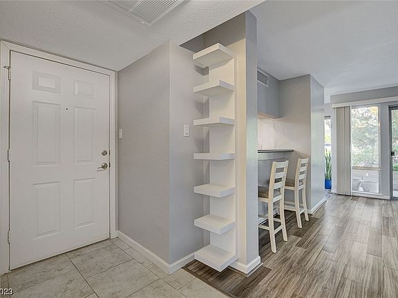 5th image of 793 Oakmont Ave Unit 203