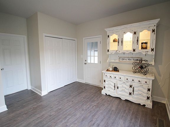 3rd image of 106 Jenni Leigh Dr