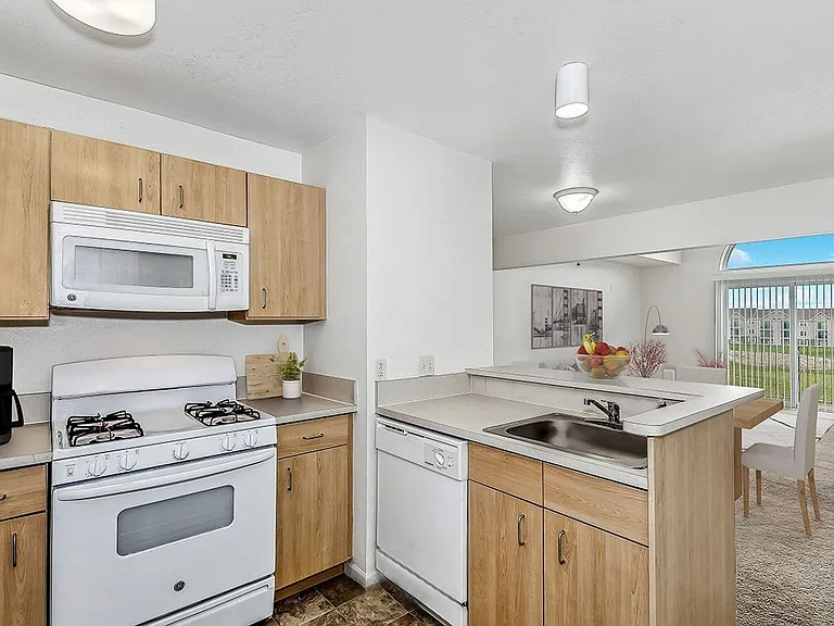 Hunters Pond Apartment Homes — Photo 3