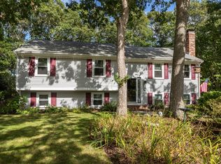 12 Pryer Dr, Bourne, MA 02532