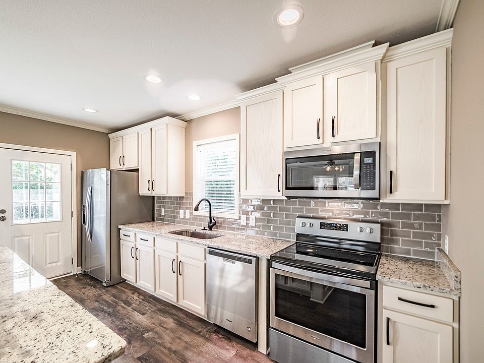 Bright & Spacious Kitchen
