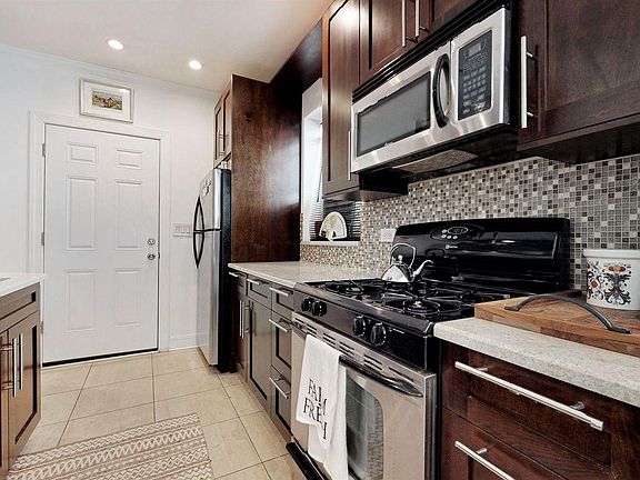 5th image of 728 1/2 Hinman Ave APT 2N