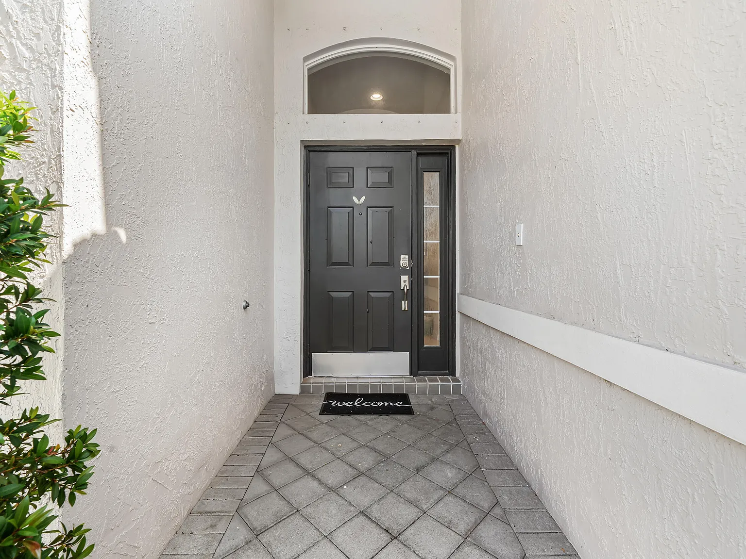 3 bed, 2.0 bath, 1922 sqft, $7,500 — Photo 3