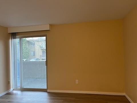 5th image of 11006 NE 68th St #912