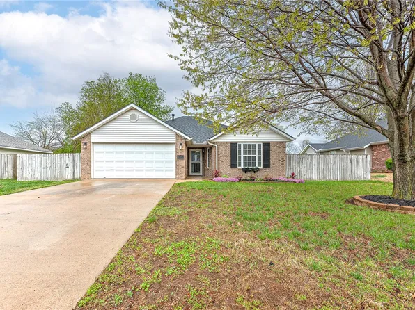 148 E Rob St, Farmington, AR 72730