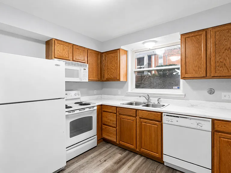 1968 Greenglen Dr #101 — Photo 3