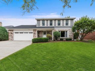 1241 Redcliffe St, Woodridge, IL 60517