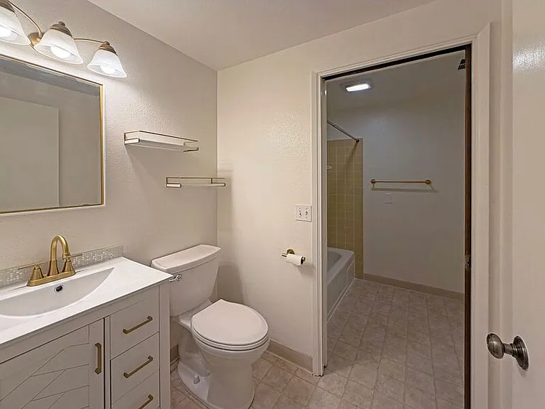 184 Lynnbrook Dr — Photo 9