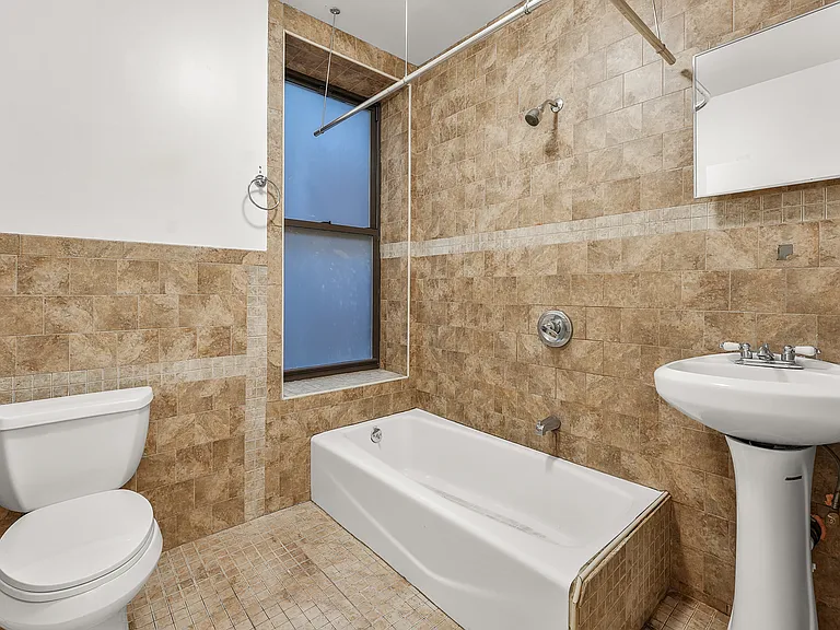 851 Hart St #1 — Photo 9