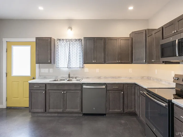 17245 Atlantic Ave — Photo 5