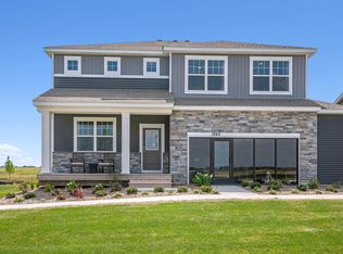 1842 Rainier Dr, Shakopee, MN 55379