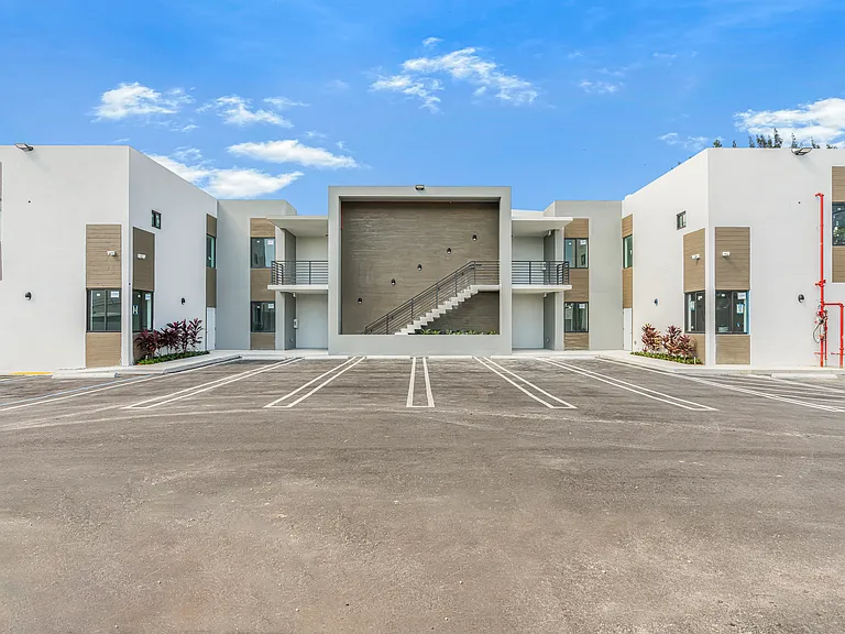 16925 SW 100th Ave #B1 — Photo 4