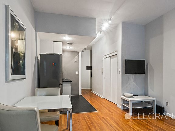 3rd image of 230 E 52nd St APT 4D