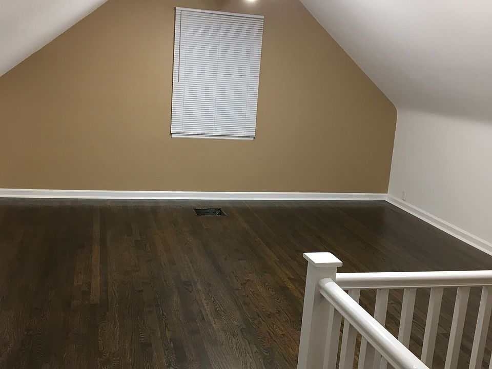 2nd image of 15868 Oak Ave