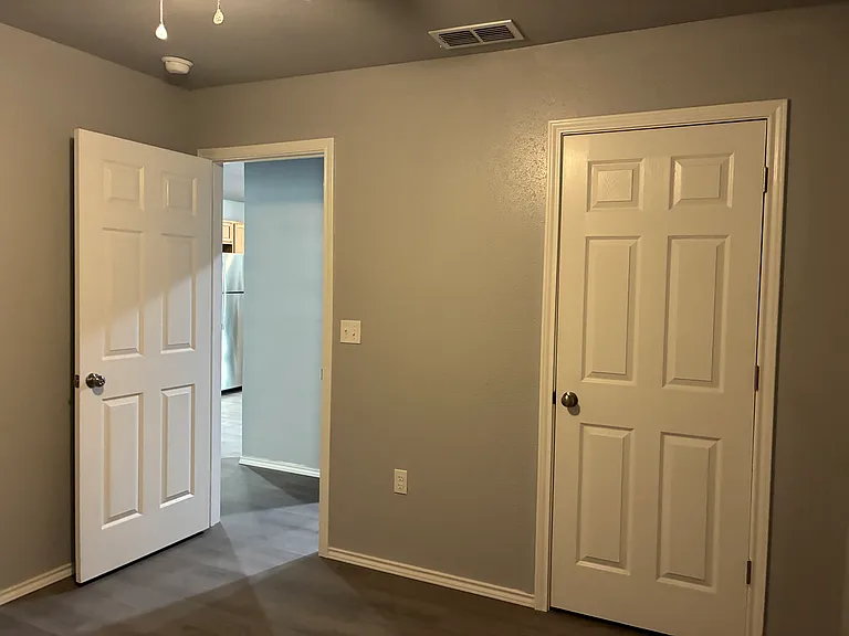 2028 S Avenue I #C — Photo 5