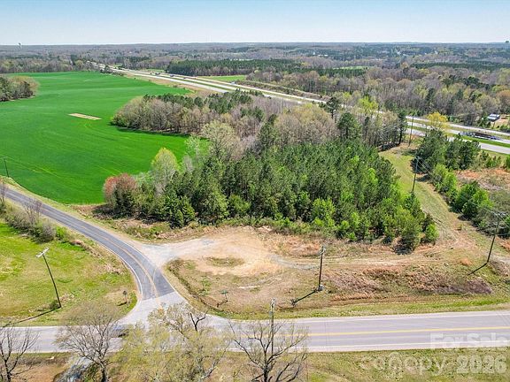 4th image of 2722 Olive Branch Rd