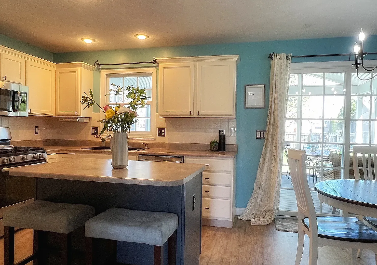4 bed, 3433 sqft, $2,500 — Photo 3