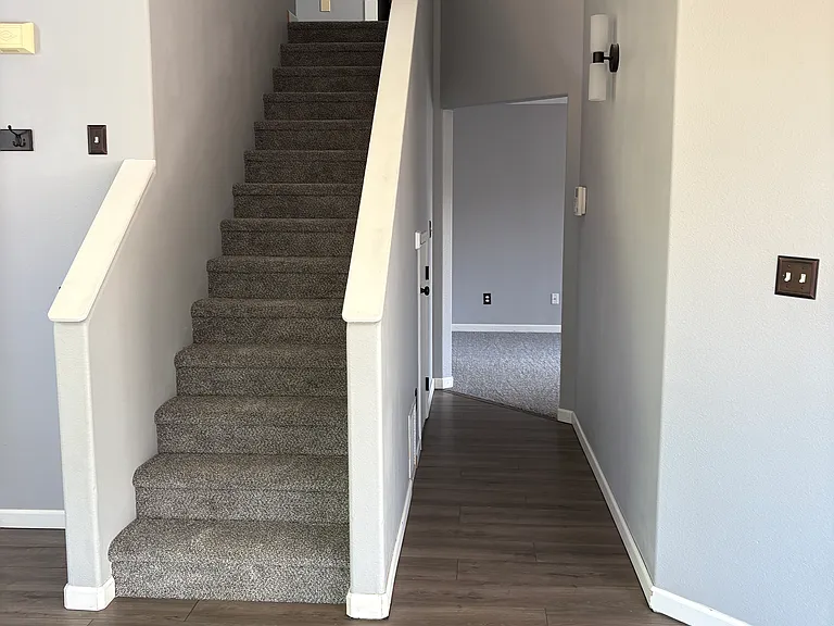 2204 Rosemont Pl S — Photo 5