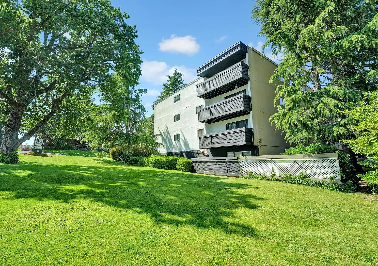 McKenzie Manor Apartments — Photo 3