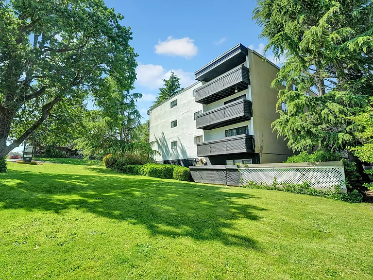 1010 McKenzie Ave #203 — Photo 2