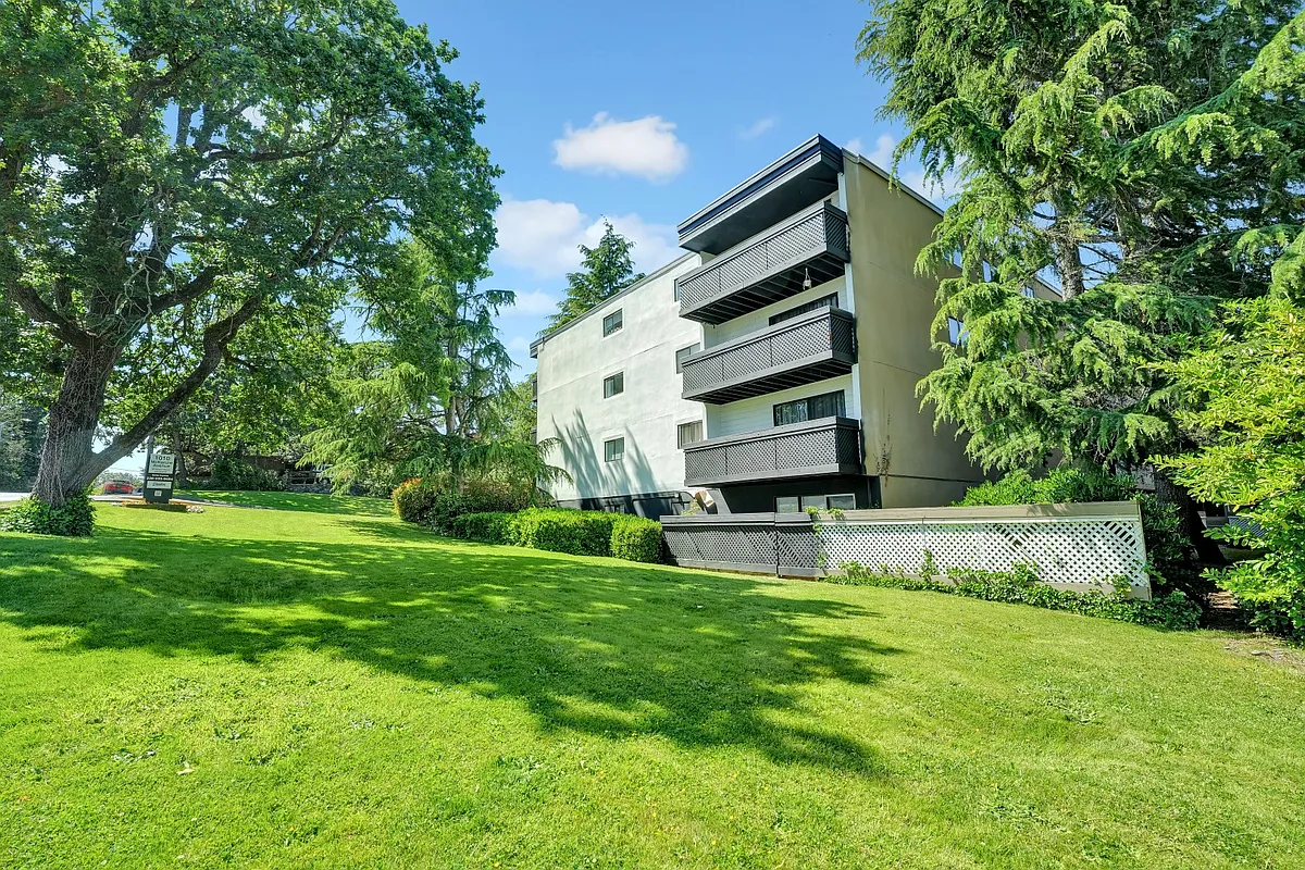 Building Photo - 1010 McKenzie Ave #204